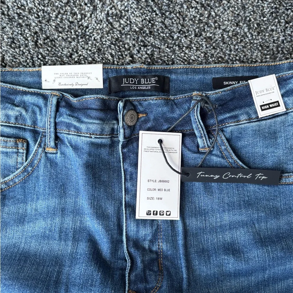 Judy Blue Mid Wash Straight Leg Women's Jeans - Picture 2 of 4